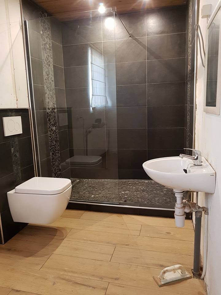Salle de bain avec douche à l'italienne réalisée par NDA Construct